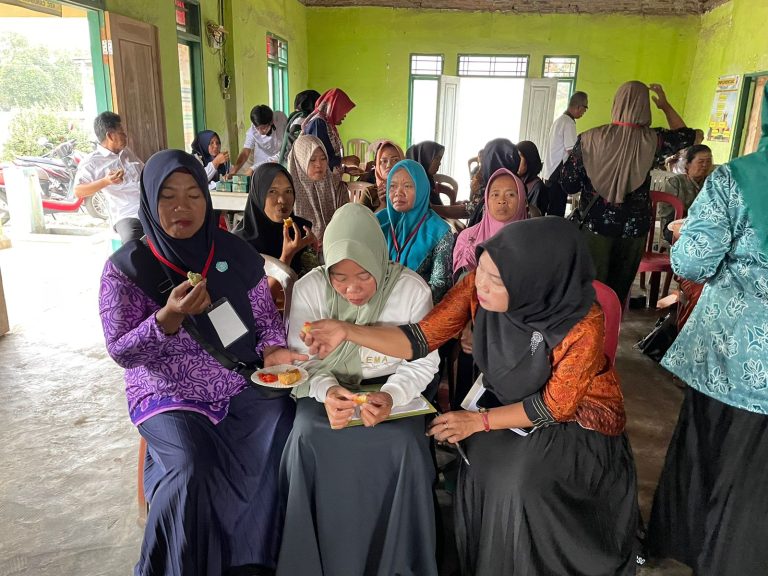 Tim Pengabdian kepada Masyarakat FEB dan FP Unila Menggelar Pelatihan Pembuatan Nugget Sayuran