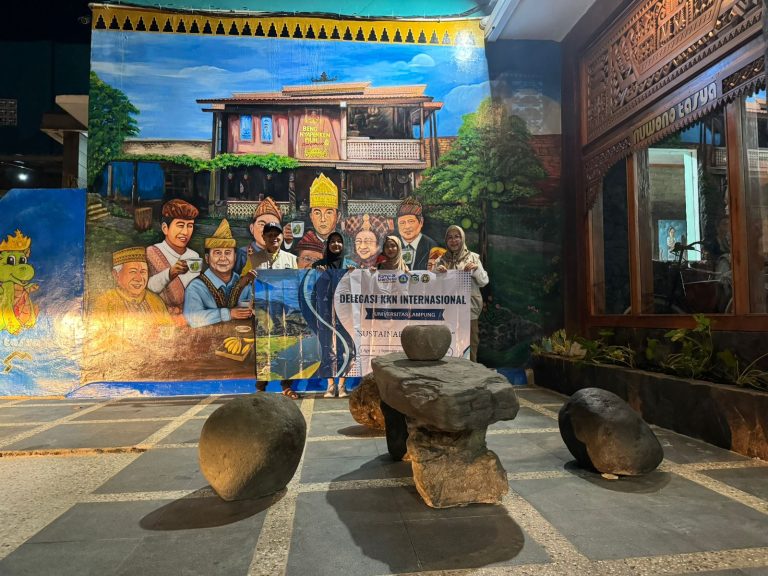 Unila Lepas Tiga Mahasiswa untuk KKN Internasional di Sumatra Utara