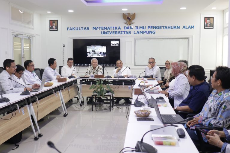 FMIPA Gelar Webinar Leadership Recharging Kepemimpinan WCU Wujudkan Universitas Berkelas Dunia