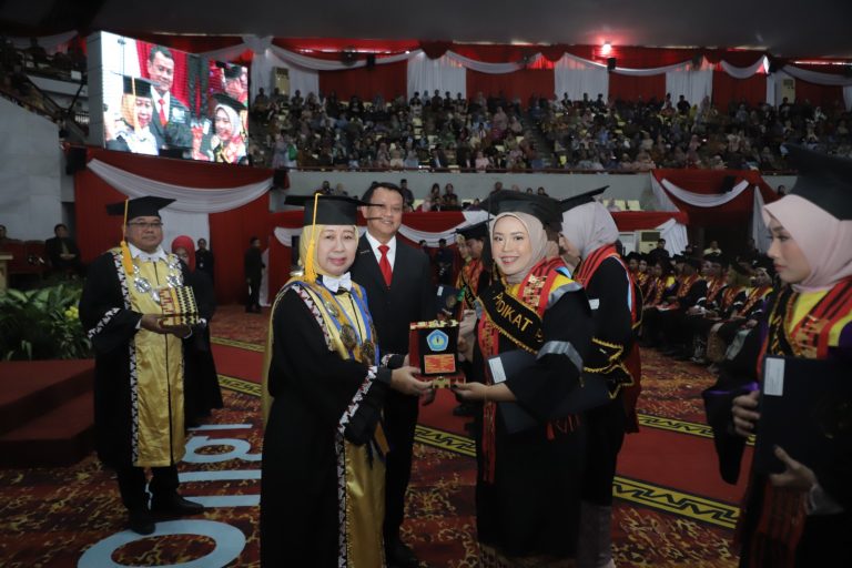 Cerita Inspiratif Nabila, Mahasiswa Terbaik 1 Wisuda Periode VII 2024