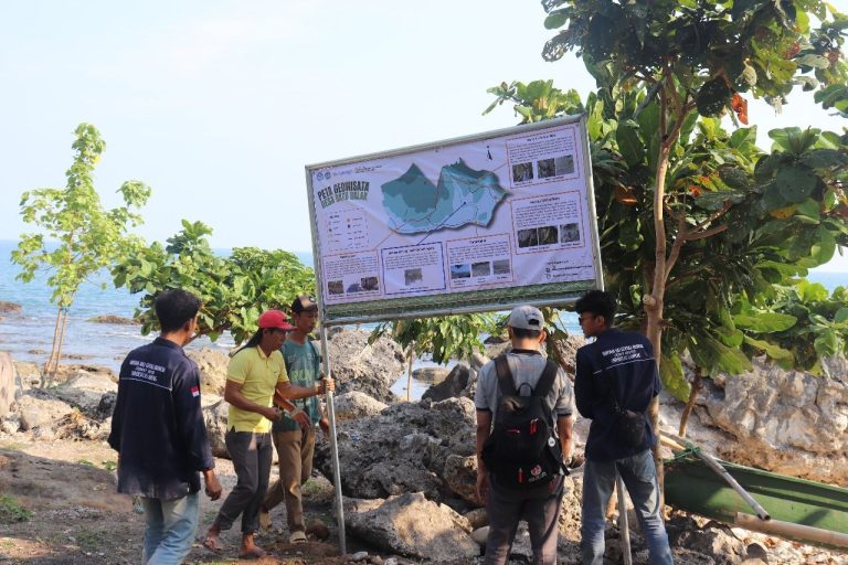 Tim Pengabdian Unila Inisiasi Pengembangan Potensi Geowisata Batu Balak Berbasis Digital