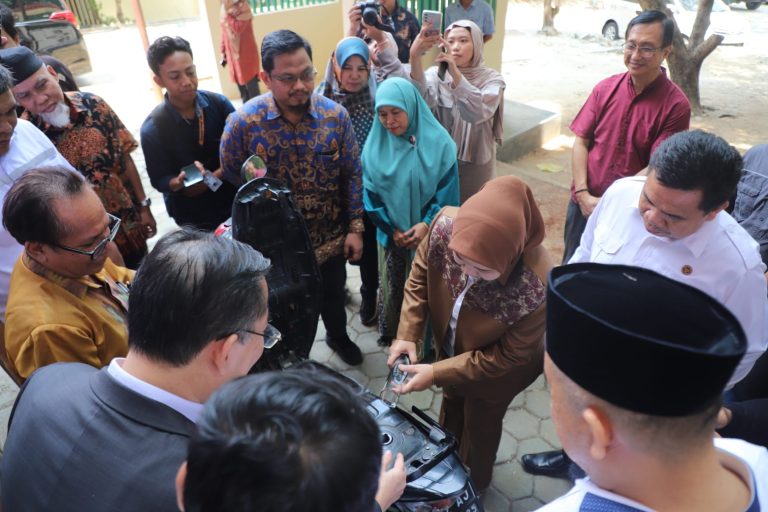 Unila Uji Coba Bahan Bakar Berbasis Kelapa Sawit