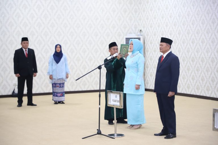 Rektor Lantik Dekan FISiP dan FH