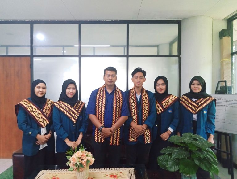 Tim PKM-RSH Nengah Nyappur Raih Dua Penghargaan di Lomba Poster Digital Non-Pimnas Unair