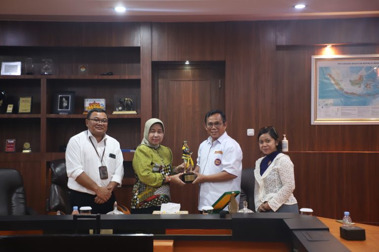 Tim Tari Unila Raih Penghargaan Penyaji Terbaik IV di Menoreh Art Festival 2024