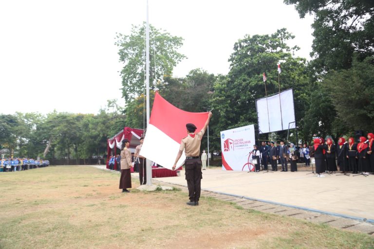 Sivitas Akademika Unila Upacara Peringati Hari Pahlawan