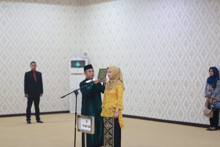 Rektor Lantik Analis SDM Aparatur Ahli Muda Dewi Asri Rahayu