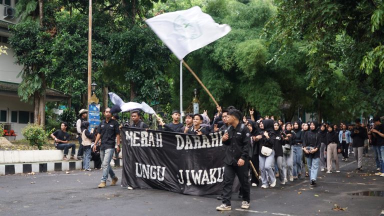 Parade Mahasiswa Meriahkan HUT ke-51 FP