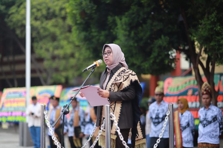 Rektor Hadiri Peringatan Hari Guru 2024 di SMA YP Unila