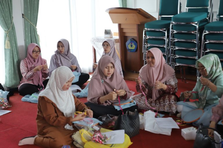 DWP Gelar Pelatihan Sulam Pita Peringati HUT ke-25
