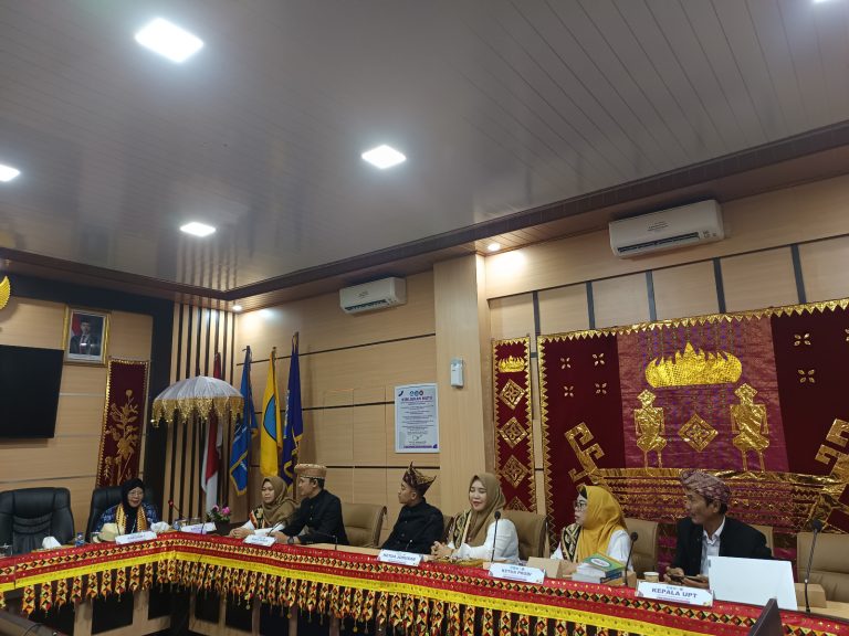 FKIP Gelar Asesmen Lapangan Akreditasi Prodi S-1 Pendidikan Bahasa Lampung