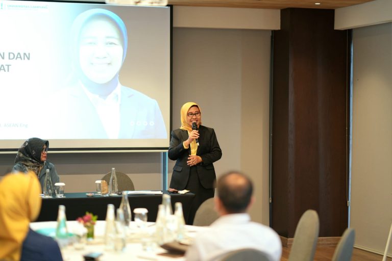 Rektor Narasumber Peningkatan SDM Senat Poltekes Kemenkes Tanjung Karang