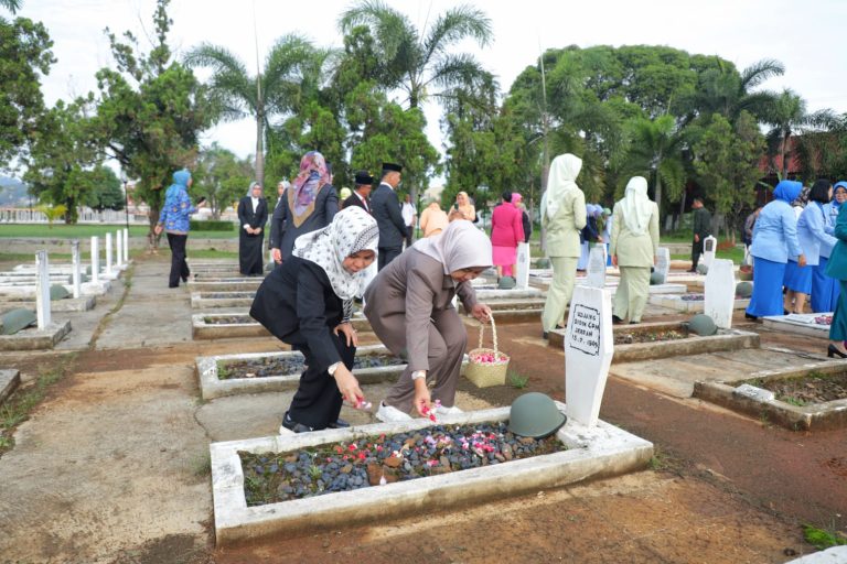 Rektor Hadiri Ziarah Peringatan Hari Ibu 2024