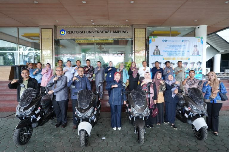 Unila Terima CSR 4 Unit Motor Listrik dari PT. Telkom