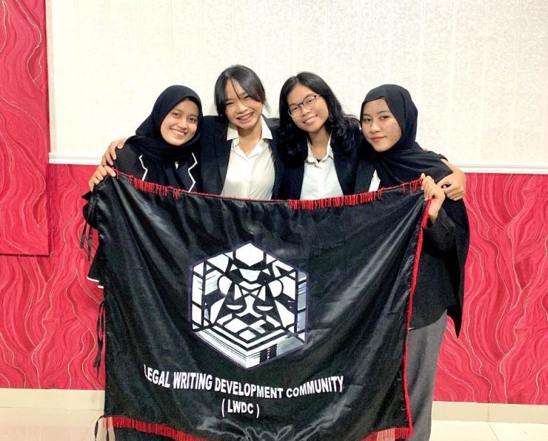 UKMF LWDC FH Unila Raih Juara 2 Hukumonline Legal Opinion Competition 2024