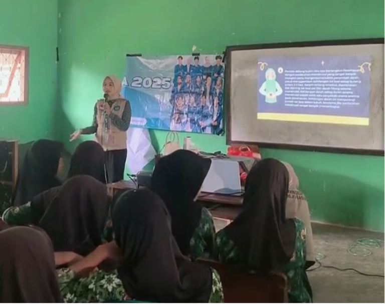 Penyuluhan Kesehatan: Mahasiswa KKN Unila Ajarkan Pentingnya Tablet Tambah Darah untuk Remaja 