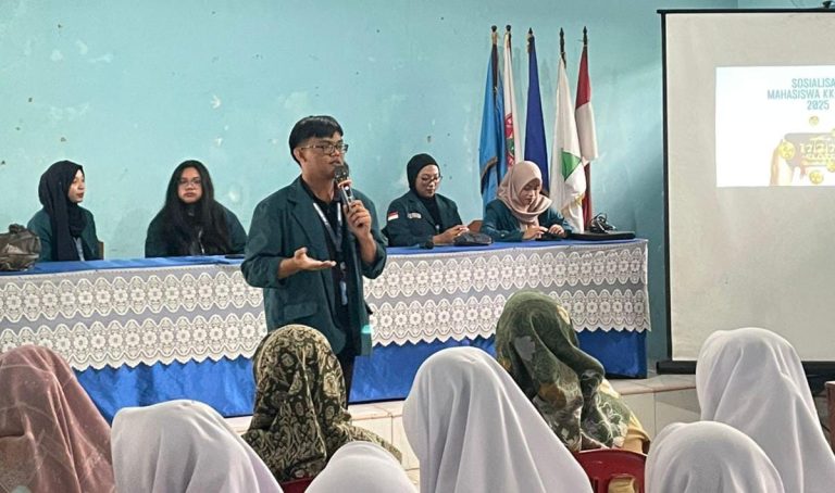 Mahasiswa KKN Unila Sosialisasikan Dampak Judi Online kepada Siswa SMA PGRI Kotabumi