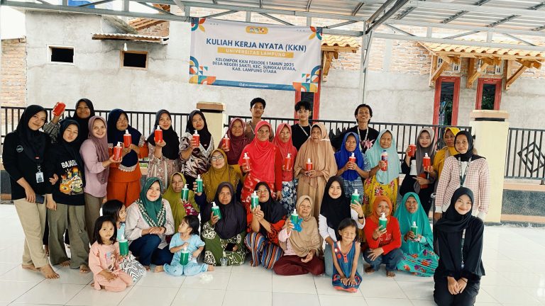 Mahasiswa KKN Unila Adakan Sosialisasi Pembuatan Sabun Cuci Piring Berbasis Texapon, SLS, dan Garam