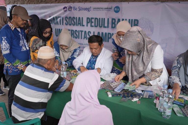 Unila dan Pemkot Gelar Baksos untuk Korban Banjir