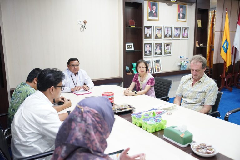 Unila Gelar Audiensi dengan Australia Awards in Indonesia