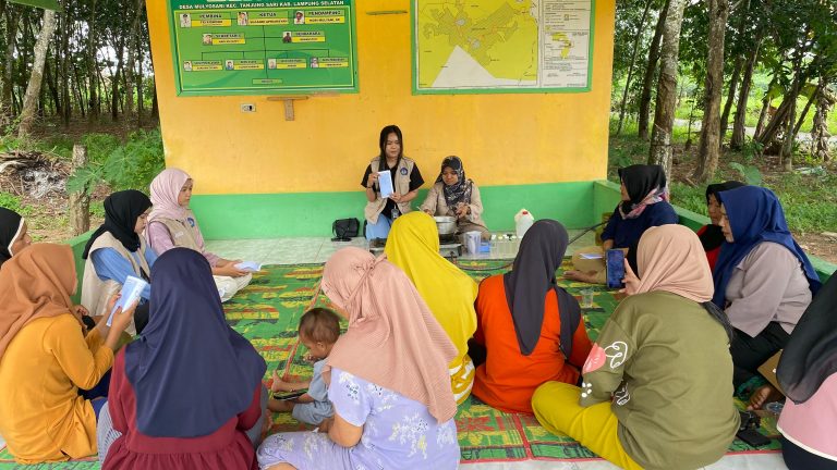 Manfaatkan Produk Lokal, Tim KKN Unila Hadirkan Gula Cair dari Singkong