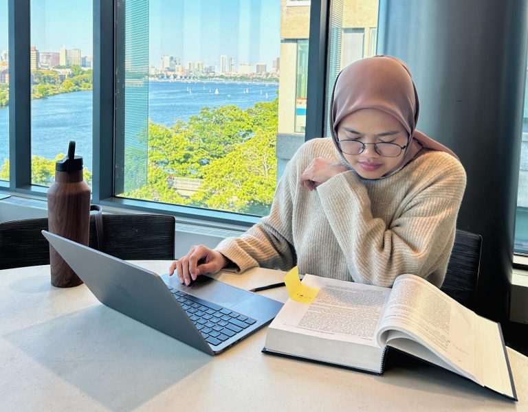 Dari Unila ke Boston University: Kisah Yeti Yuniarsih, Alumnus FH Peraih Beasiswa S-2 LPDP