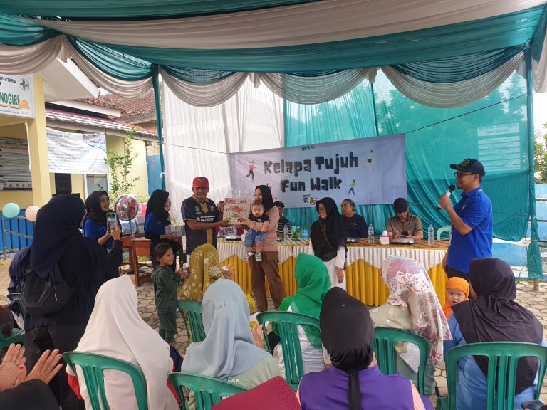 Mahasiswa KKN Gelar Fun Walk Sosial Edukatif