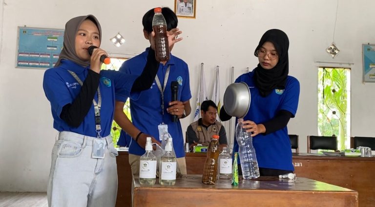 Mahasiswa KKN Manfaatkan Puntung Rokok sebagai Pestisida Nabati