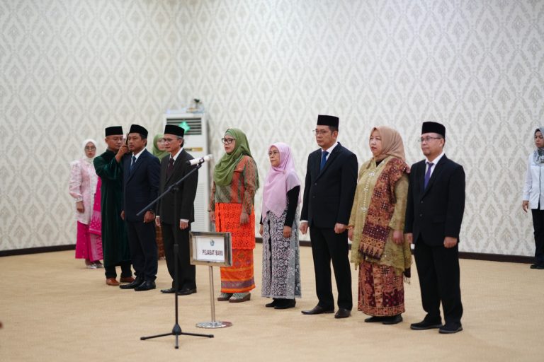 Rektor Lantik Pejabat Baru Tahap Tiga Berdasarkan Perubahan SOTK