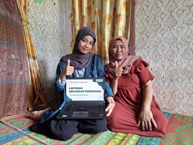 Mahasiswa KKN Berdayakan Pengelola BUMK dalam Laporan Keuangan