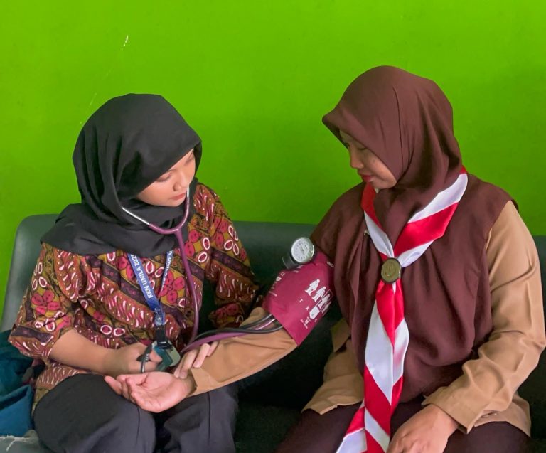 Posko KKN untuk Kesehatan: Mahasiswa Unila Edukasi Warga Beringin Jaya tentang Diabetes
