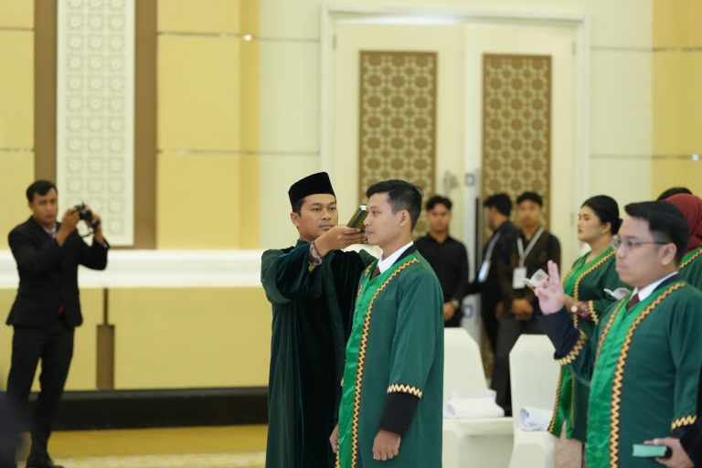 FK Gelar Prosesi Sumpah Dokter 29 Dokter Baru Periode I 2025