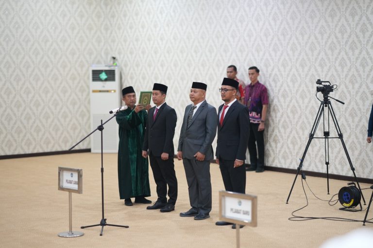 Rektor Unila Lantik dan Ambil Sumpah Jabatan Tiga Pejabat Baru