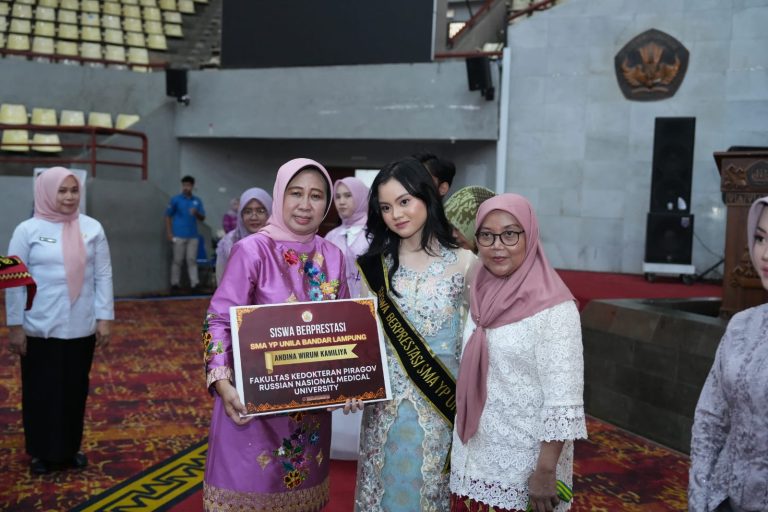 Rektor Hadiri Pelepasan Kelas 12 SMA YP Unila