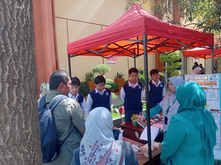 Kolaborasi dan Inovasi Mahasiswa Unila Warnai Sustainability Awareness Day 2025