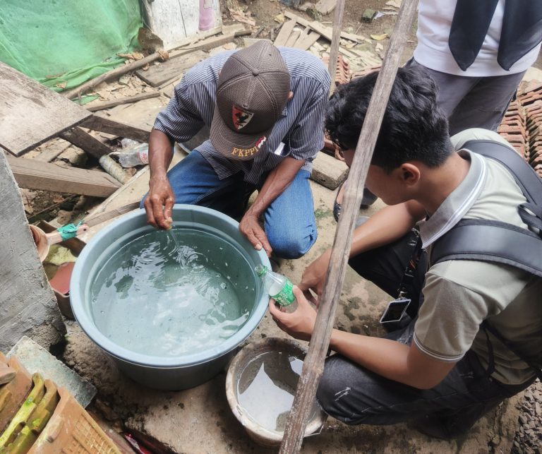 Mahasiswa Biologi Terapan FMIPA Praktikum Entomologi Kesehatan