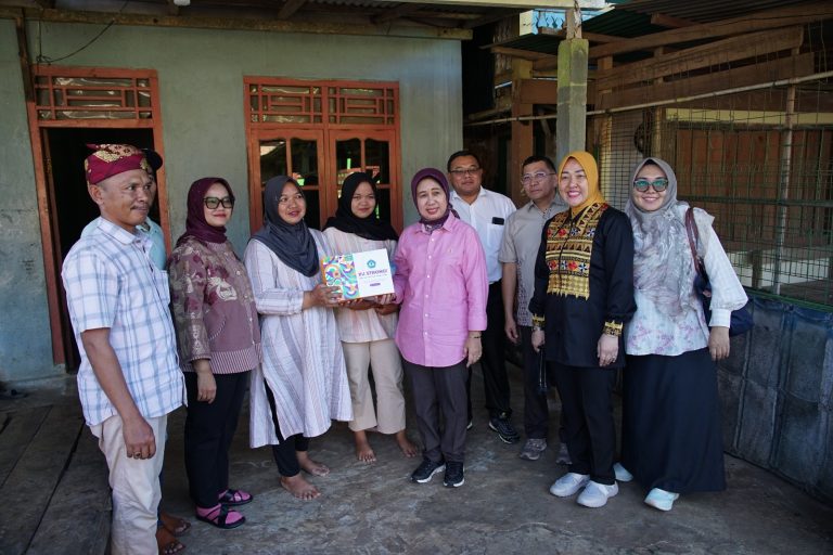 Rektor Kunjungi Siswa Berprestasi di Jabung yang Lolos Seleksi Masuk Unila