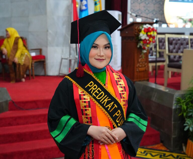 Bukan Sekadar Nilai, Ini Kisah Puan Mutia Ayunisa Jadi Lulusan Terbaik Magister Unila
