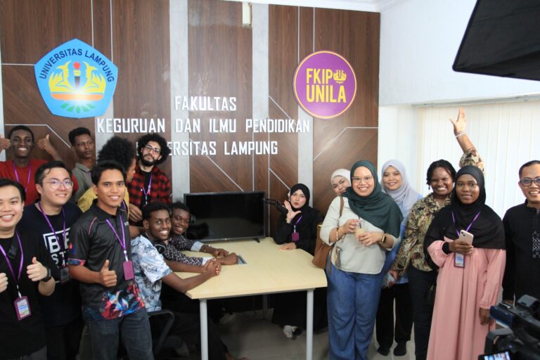 Mahasiswa Asing Terkesima Jajal Berbagai Fasilitas FKIP Unila dalam Campus Tour