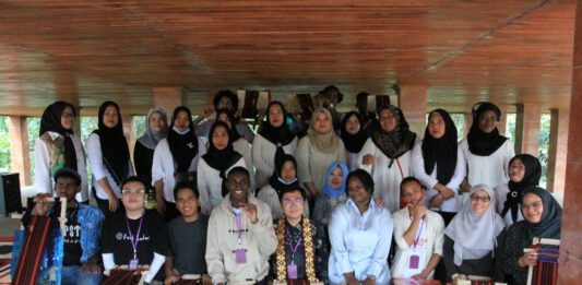 Workshop Mahasiswa Asing Promosikan Tapis Lampung di Galeri
