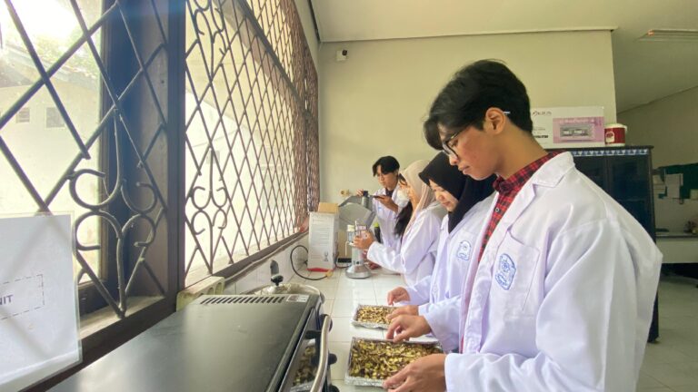 Inovasi Broconic, Tim PKM-K Sulap Limbah Air Kelapa Jadi Solusi Hama Kakao Ramah Lingkungan