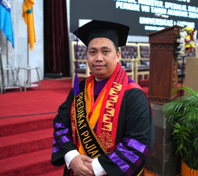 Rizki Wahyu Yunian Putra Raih Predikat Wisudawan Terbaik Program Doktor Unila