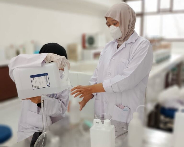 Tim PKM-RE Unila Kembangkan Edible Film dari Limbah Kedelai dan Lada Hitam untuk Cegah Stunting Anak