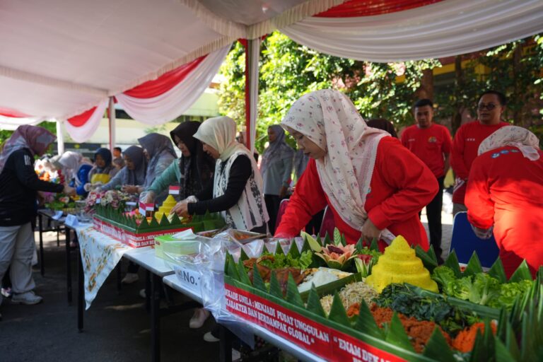 Unila Meriahkan Dies Natalis ke-60 dengan Lomba Tumpeng dan Permainan Tradisional