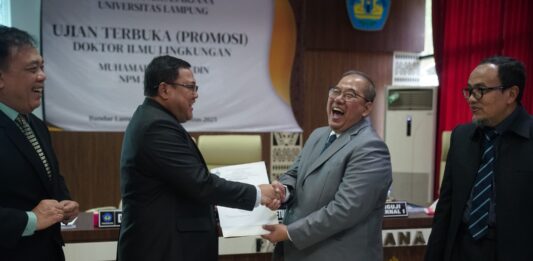 Muhamad Komarudin Resmi Raih Gelar Doktor Ilmu Lingkungan