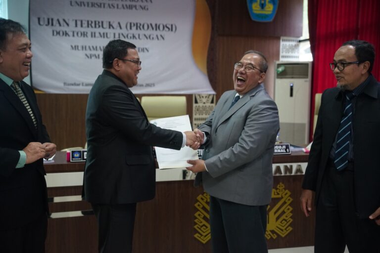 Muhamad Komarudin Resmi Raih Gelar Doktor Ilmu Lingkungan