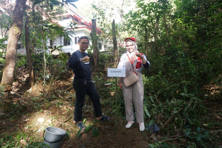 Mahasiswa KKN Kebangsaan ke-XIII 2025 Bangun Semangat Membaca Lewat “Jembatan Aksara” di Desa Salenrang