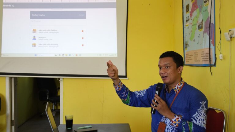 UMKM Negeri Kiluan Sambut Era Digital: Tim PKM FEB Unila Perkenalkan Si APIK untuk Tata Kelola Keuangan Modern