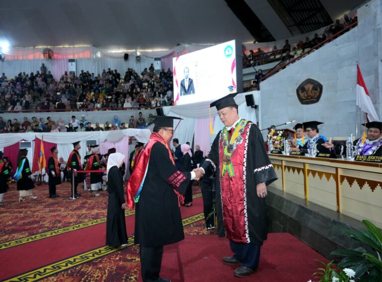 Unila Mewisuda 973 Mahasiswa Periode I TA 2025/2026