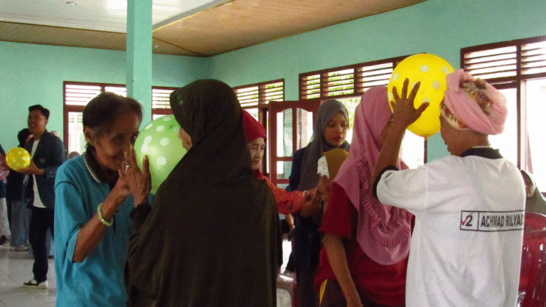 HMJ Sosiologi Unila Gelar Harmoni 2025, Tebar Kebahagiaan di Panti Tresna Werdha